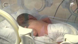 Un bebeluş a ajuns la spital în stare critică, adus de ambulanţă, după ce medicul de familie din Manoleasa a sunat la 112