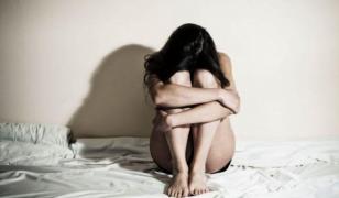 O fată din Braşov a găsit imagini indecente cu ea pe un site pentru adulţi