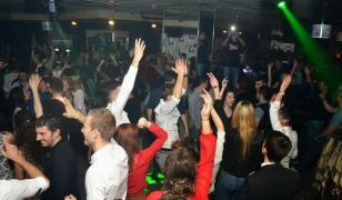 Panică într-un club din Constanța după ce un tânăr a început să tragă cu un pistol