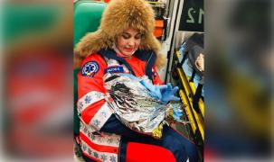 O tânără mămică din Vaslui a născut o fetiţă vioaie şi perfect sănătoasă în ambulanţa care o ducea la spital. "E o săptămână magică!"