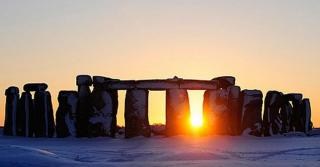 La noapte, la ora 00.23 are loc solstiţiul de iarnă