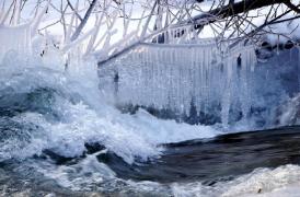 Alertă de inundaţii. Cod galben de fenomene periculoase pe râurile din nouă judeţe, până luni