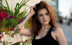 Șoferița în postura de fotomodel, la o ședință foto