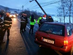 Șoferul unui Ford a rupt un stâlp de electricitate la Borod, în Bihor