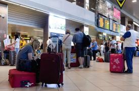 Cetăţean chinez prins pe Aeroportul Otopeni cu 11 tablouri, printre care şi picturi semnate de Tonitza şi Grigorescu