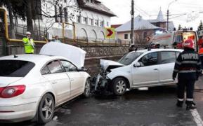 Două maşini ciocnite pe DN1, la Comarnic, în judeţul Prahova