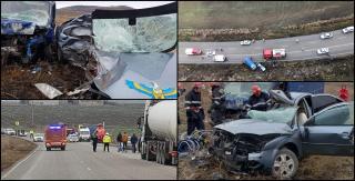 Primele imagini de la accidentul cu trei morţi din Constanţa. O maşină s-a făcut praf după ce s-a izbit frontal cu o dubă (Video)