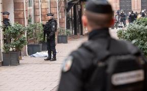 Un bărbat a tras trei focuri către faţada unui restaurant din Bruxelles cu o armă Kalaşnikov