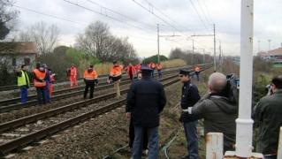 Lovit de tren şi fără un braţ, un român din Milano a mai mers 500 de metri pe bicicletă, apoi a căzut într-un şanţ