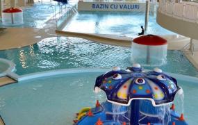 Copilul înecat la ştrandul din Deva era în apă cu familia, care nu şi-a dat seama ce se întâmplase