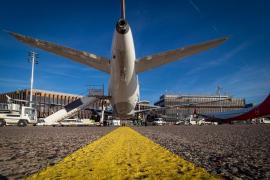 Aeroportul din Hanovra a fost închis după ce un bărbat a intrat cu un vehicul pe pistă