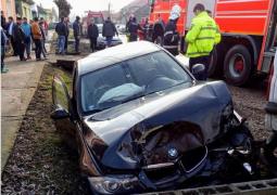 Un tânăr de 23 de ani a lovit cu BMW-ul un cap de pod, apoi a ajuns în șanț, la Tileagd, Bihor