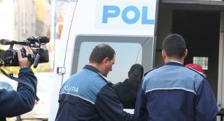 Tânăr din Gorj reținut după ce a încercat să calce cu mașina fosta iubită