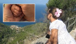 Carla are doar un an şi trei luni