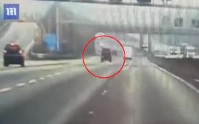 Video cu fotbalist de top în timp ce conduce periculos și cu viteză la volanul mașinii lui de 160000 de euro