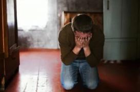 Vasluian consumat de dorul soției și al copiilor, plecați la muncă în străinătate, lasă un bilet și se aruncă în fața trenului