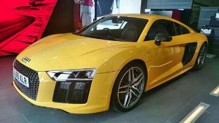 Român din Veneția spulberă pe trecere cu bolidul său Audi R8 un tânăr, apoi fuge și se ascunde