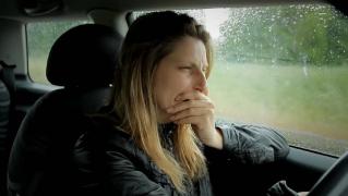 Româncă în drum spre casă, jefuită pe autostradă, în Timiș, de tot ce câștigase în străinătate