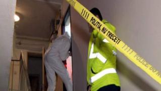 Un poliţist şi iubita lui, găsiţi morţi în casă la Oraviţa. Procurorii investighează dacă este crimă sau sinucidere