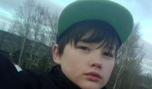 Băiat abandonat în spital de mama pe care a salvat-o din mâinile unui criminal