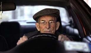 Un bătrân de 74 de ani din Ploieşti a fost prins de 35 de ori fără permis