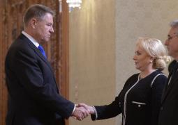 Guvernul va sesiza CCR privind remanierea miniştrilor. Dăncilă spune că a vorbit la telefon cu Iohannis