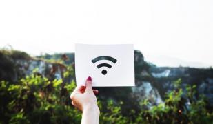 Internet gratuit în România. Localităţi cu acces liber la wi-fi în spaţii publice, de la Comisia Europeană