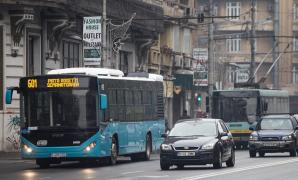 Autobuz și troleibuz în zona Pieței Universității din București