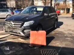 Dan Diaconescu, implicat într-un accident în București. Bolidul fostului patron TV s-a izbit de o altă mașină (Foto)