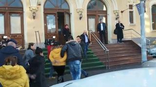 Cele 3 mame care au bătut un elev la o şcoală din Constanţa, arestate pentru 30 de zile