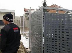 O fată a fost închisă într-o cuşcă de paznicii unui magazin Lidl din Satu Mare: 'Am închis-o să se liniştească' (Foto)