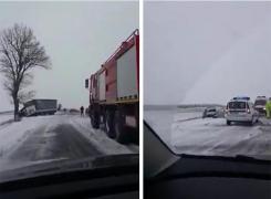 Accident grav în Constanța. Două mașini au fost spulberate de un TIR și aruncate pe câmp (Video)