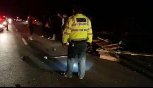 Accident grav în Argeş. Un mort şi 5 răniţi, după ce o maşină a spulberat o căruţă plină cu oameni. Circulaţia blocată pe DN 73