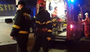 Explozie într-un bloc din Iaşi. Trei victime, printre care şi un copil, duse de urgenţă la spital (Video)