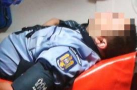 Poliţist bătut şi ameninţat cu moartea de un tânăr din Suceava. Tânărul a distrus maşina de Poliţie cu o scândură