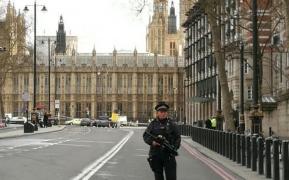Alertă în Parlamentul Marii Britanii, din cauza unui colet suspect. Masivă prezenţă a poliţiei