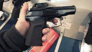 Permis de armă, schimbare importantă. Poliţia, obligată să informeze titularul cu 3 luni înainte de expirarea permisului