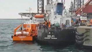 Operațiune de salvare dramatică în Marea Neagră! Un vas petrolier, cu şapte persoane la bord, în pericol să se scufunde (Video)