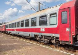 Tren cu 50 de pasageri, blocat în drum spre Craiova. Locomotiva a cedat la ieşirea dintr-o gară