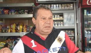 El este pedofilul pervers din Vâlcea! Bărbatul ademenea eleve cu sucuri, ţigări şi bani, apoi le cerea să se culce cu el. Le filma, apoi le şantaja