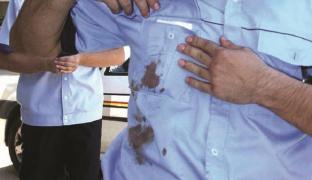 Poliţişti atacaţi cu sălbăticie la Galaţi, de trei persoane care au încins un grătar în faţa blocului şi au dat muzica la maxim