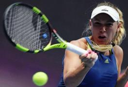 Wozniacki o învinge pe Kerber la Doha şi îşi păstrează locul I WTA