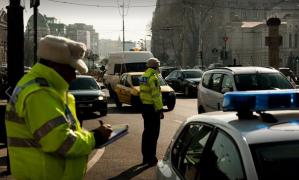Mai puţini şoferi în trafic. Poliţiştii au reţinut într-o singură zi aproape 600 de permise