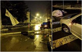 Teribilism în miez de noapte. Un tânăr a rupt în două un stâlp de beton, după un impact violent cu maşina, în centrul Botoşaniului (Galerie foto)