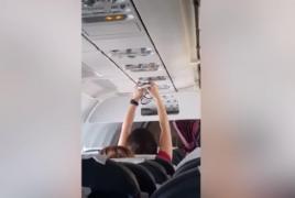 Imagini șocante într-un avion! O pasageră și-a uscat lenjeria intimă timp de 20 de minute sub un ventilator. Nimeni nu a avut nicio reacție (Video)