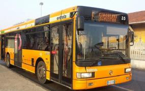 Un român de 29 de ani din Cremona a ajuns la spital din cauza unui loc liber în autobuz. Călătorii au chemat îngroziți poliția