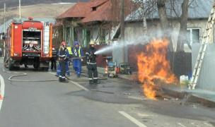Incendiu la o conductă de gaze din Piatra Neamţ. Mai mulţi muncitori au ajuns la spital