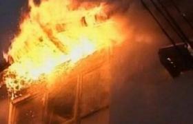 Incendiu puternic în Capitală, în această dimineaţă. Un apartament a fost cuprins de flăcări pe Şos. Mihai Bravu. De frică, proprietara s-a refugiat în balcon