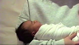 O tânără din Piteşti şi-a dat seama că a fost însărcinată abia după ce a născut în toaleta spitalului