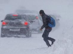 Cod galben de vreme rea, în următoarele ore. Meteorologii revin cu noi alerte de ninsori şi viscol. Harta zonelor afectate